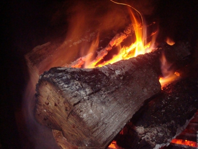 Chauffage au bois : une amende record si vous oubliez ce geste en septembre